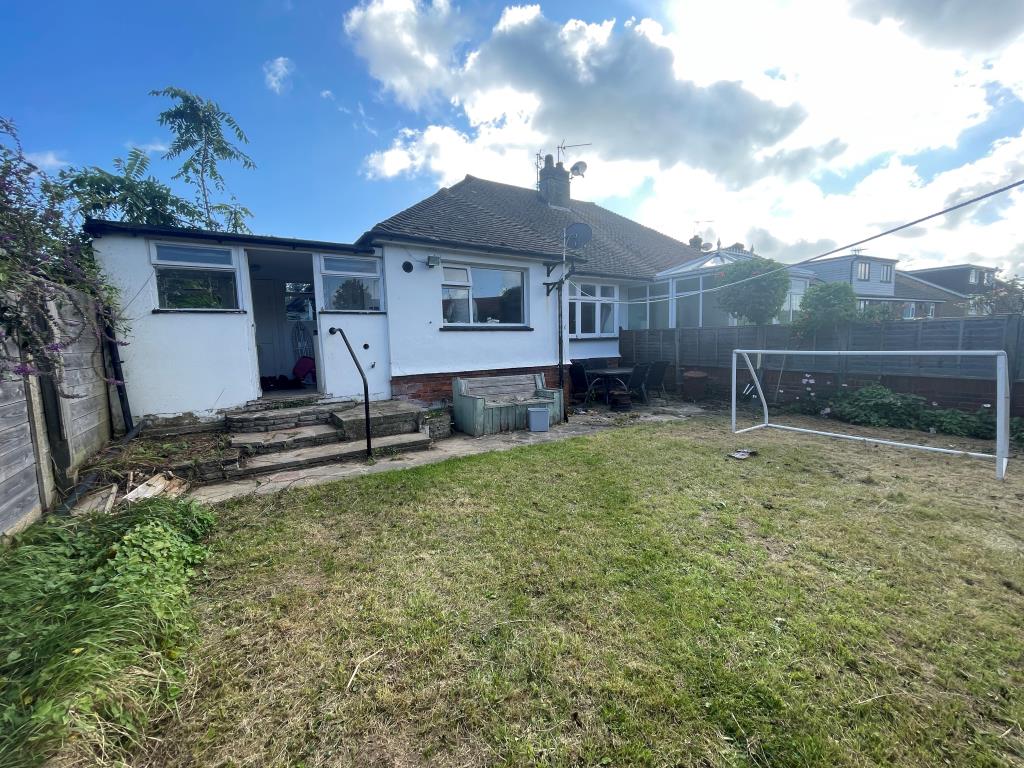 Lot: 67 - THREE-BEDROOM SEMI-DETACHED BUNGALOW - Rear of bungalow with garden